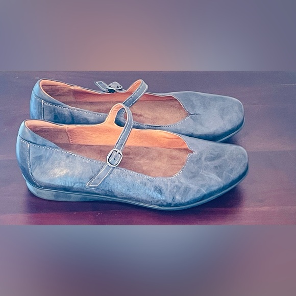 Taos Z3766* Woman's Blue Metallic  Mary Jane Walking Shoes Size 8-8.5 US / 39 - Picture 8 of 14